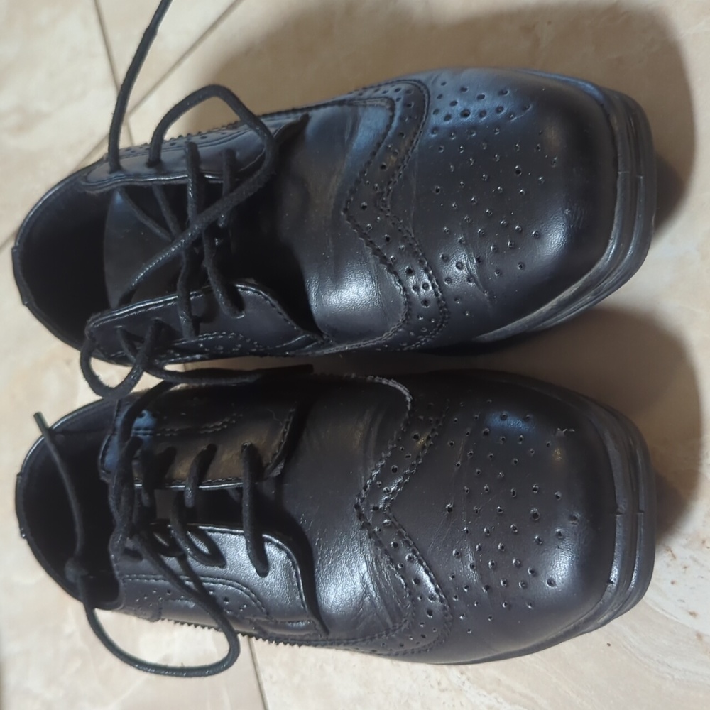 Boys dress shoes black size 2M